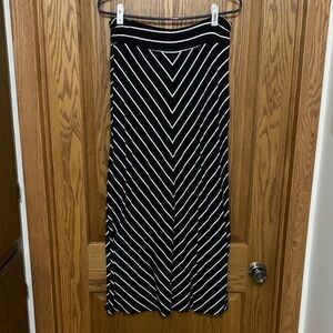 Liz Claiborne Black and White Chevron Maxi Skirt